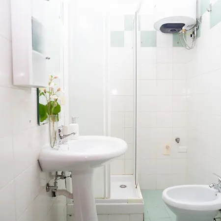 Modern And One-bedroom, 10 Min From Colosseum Apartman *
