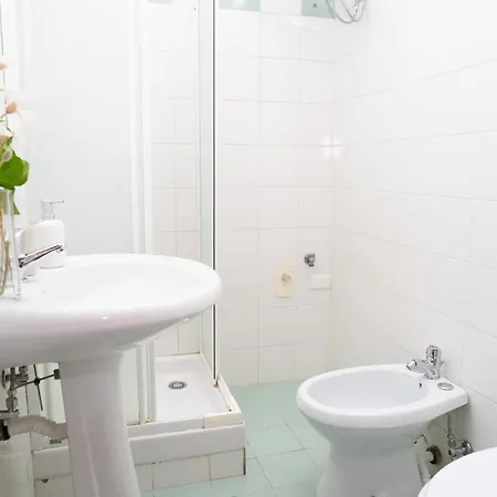 Modern And One-bedroom, 10 Min From Colosseum Róma